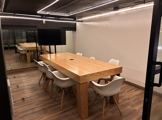 Meeting Room / Sala de juntas B 